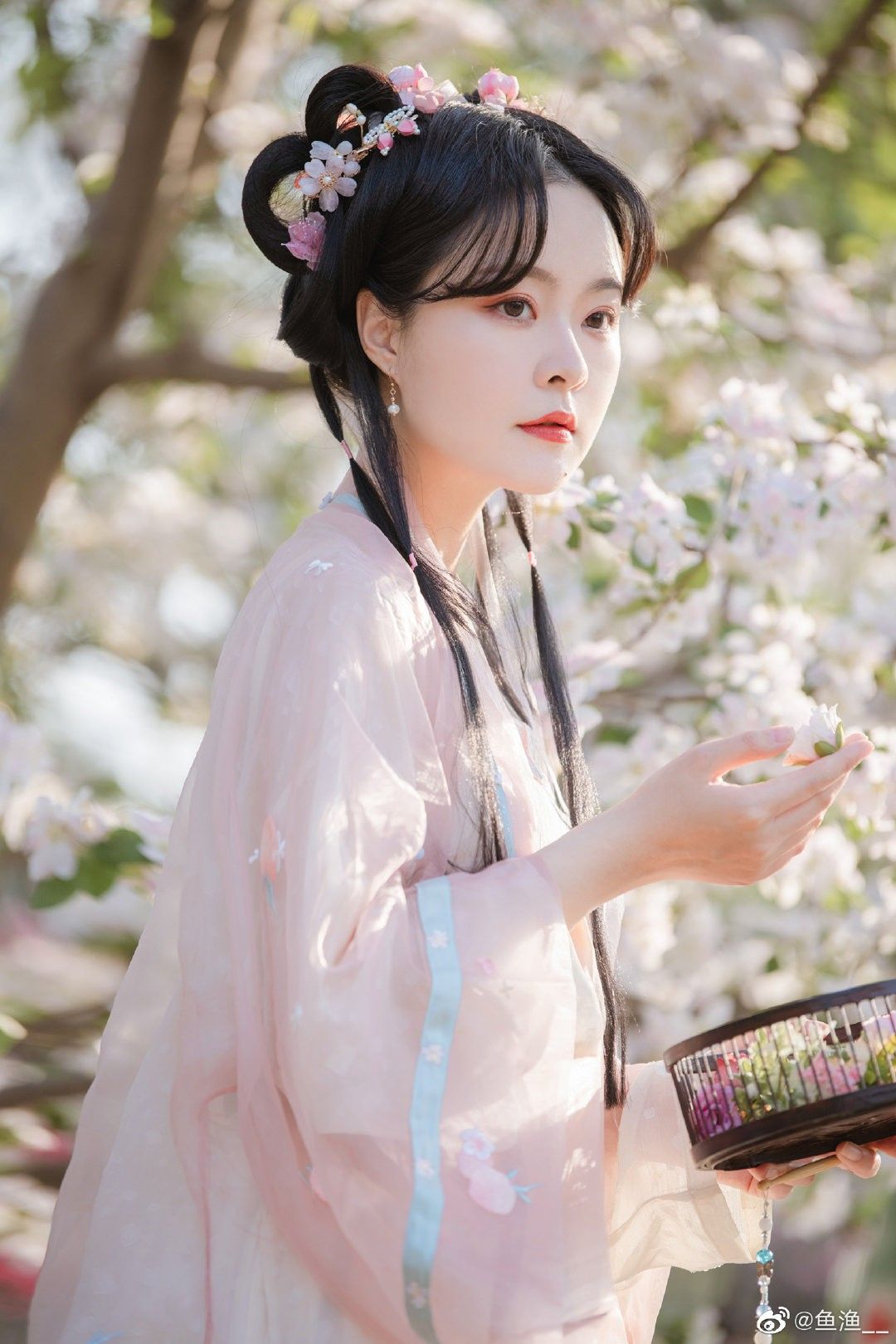 The Cheongsam Style of Sitingfeng:A Blend of Tradition and Modernity The Cheongsam Style of Sitingfeng:A Blend of Tradition and Modernity