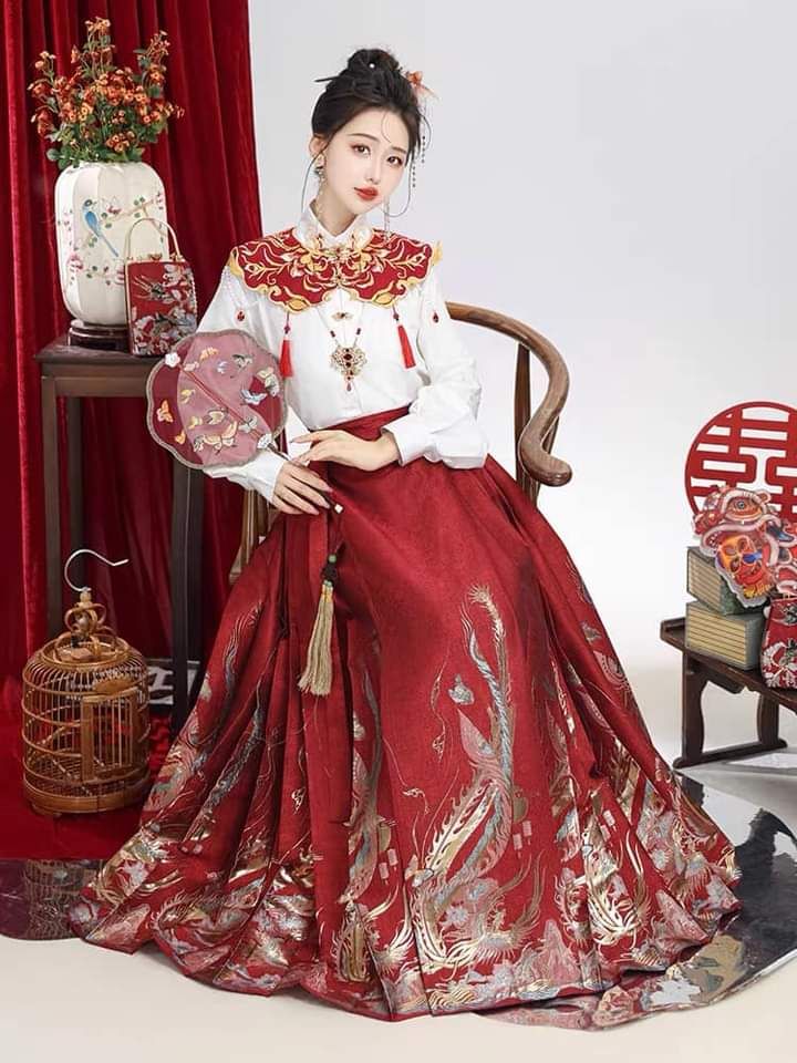 Phoenix Embroidery Cheongsam:A Blend of Tradition and Elegance Phoenix Embroidery Cheongsam:A Blend of Tradition and Elegance