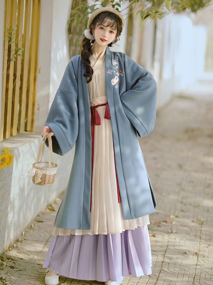 The Elegance of Mid-Length Cheongsam:A Symbol of Grace and Tradition The Elegance of Mid-Length Cheongsam:A Symbol of Grace and Tradition