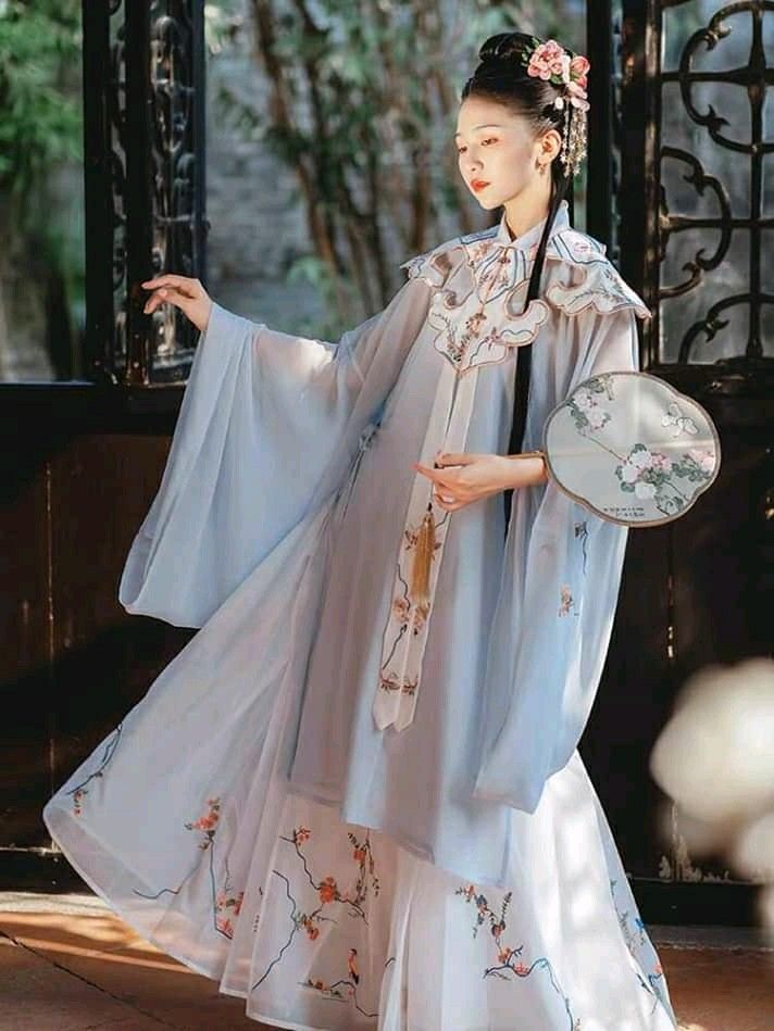The Opening of Cheongsams Front Placket:A Journey into Traditional Chinese Elegance The Opening of Cheongsams Front Placket:A Journey into Traditional Chinese Elegance