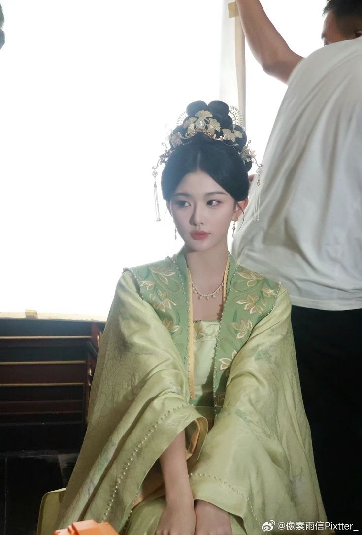 Reinventing the Cheongsam:The Mini-Sized Version of Chinese Traditional Elegance Reinventing the Cheongsam:The Mini-Sized Version of Chinese Traditional Elegance