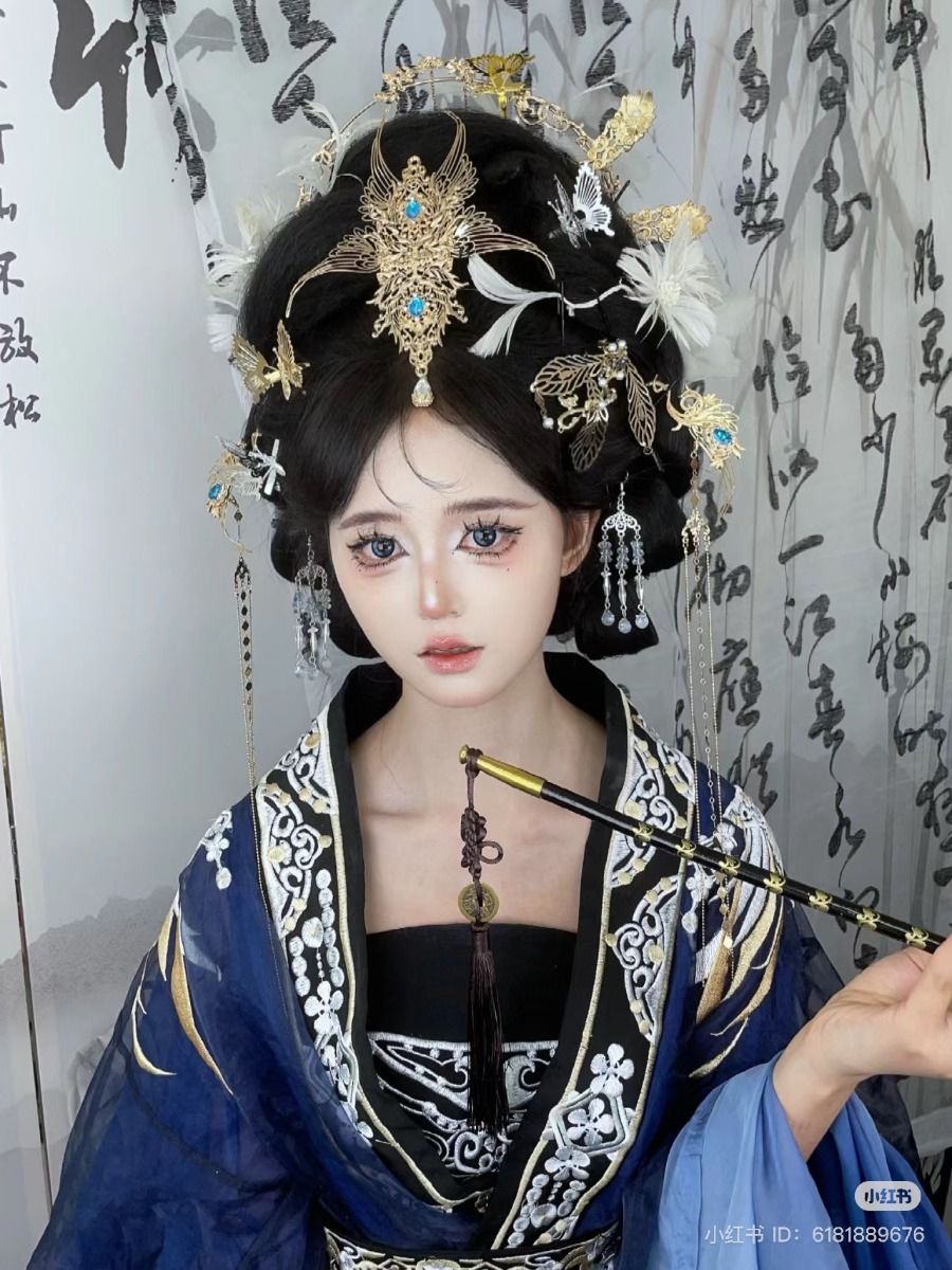 Children in Chinese Traditional Clothing:The Revival of Hanfu Fashion Children in Chinese Traditional Clothing:The Revival of Hanfu Fashion