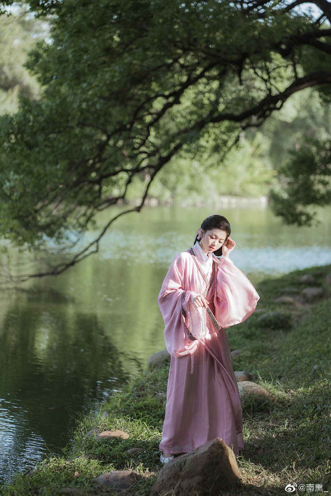 Hanfu Hair Clips and Headwear:The Evolution of Traditional Edge Combs Hanfu Hair Clips and Headwear:The Evolution of Traditional Edge Combs