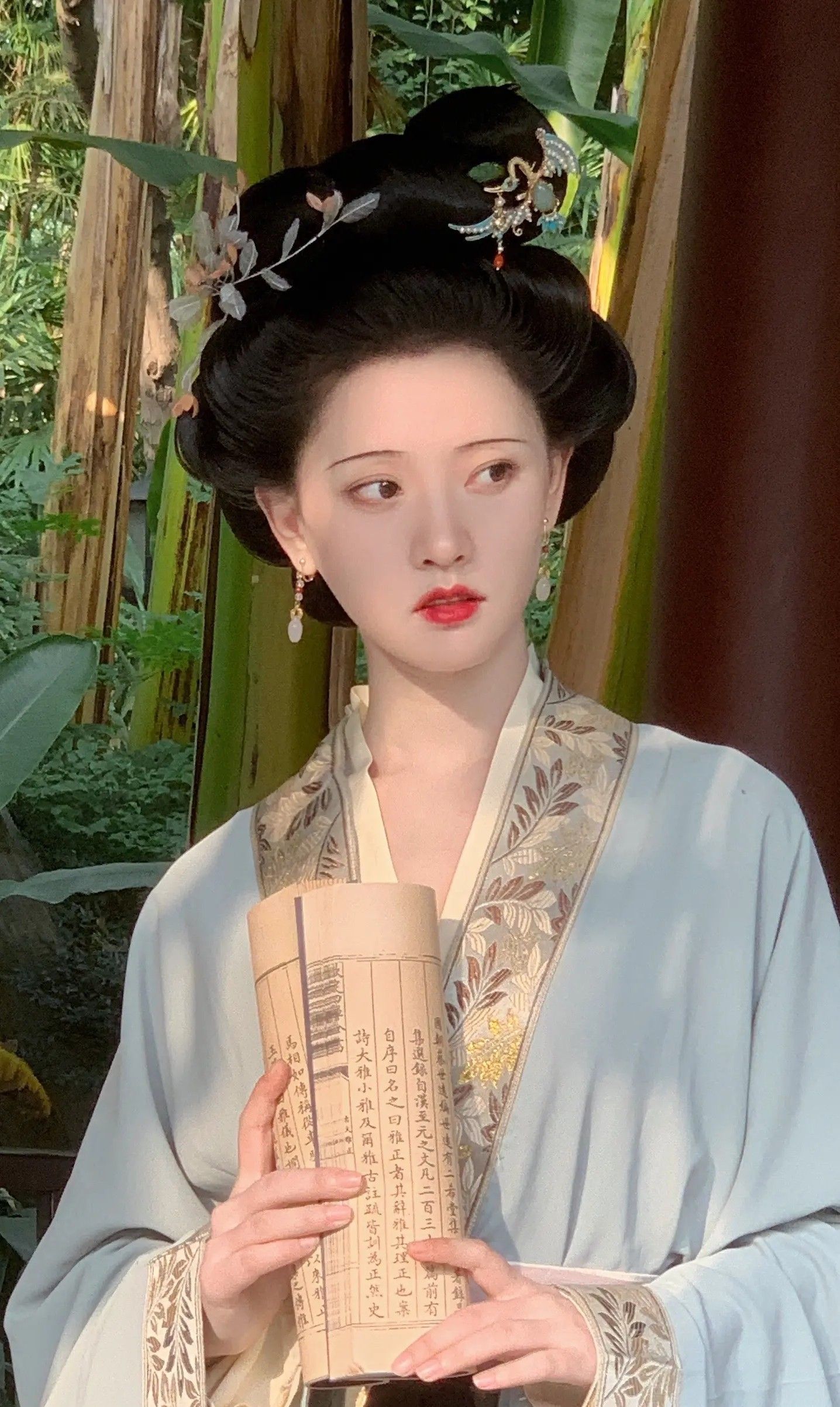 The Allure of Traditional Hanfu in Summer:The Cross-Over Style The Allure of Traditional Hanfu in Summer:The Cross-Over Style