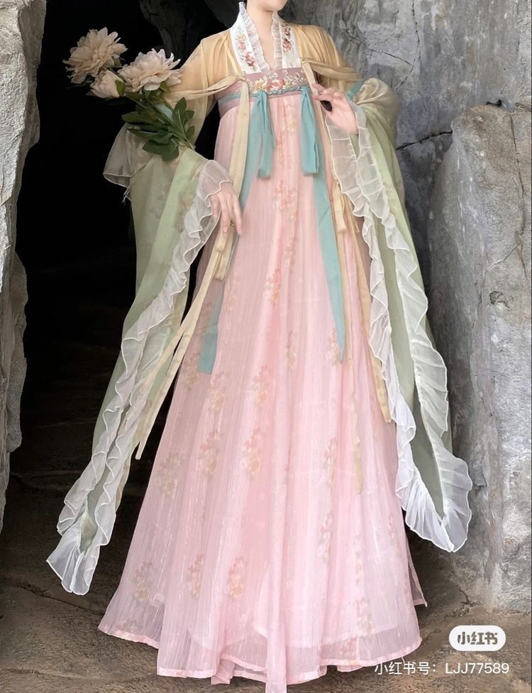 The Elegance of Long Cheongsam Gowns:A Journey into Traditional Chinese Elegance The Elegance of Long Cheongsam Gowns:A Journey into Traditional Chinese Elegance