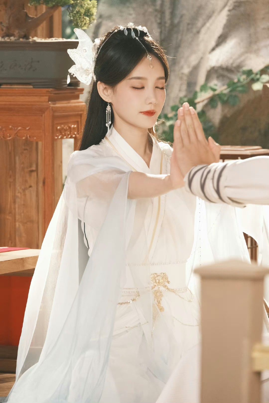 The Glamour of High-heeled Shoes and Cheongsam in the Republic of China Era The Glamour of High-heeled Shoes and Cheongsam in the Republic of China Era
