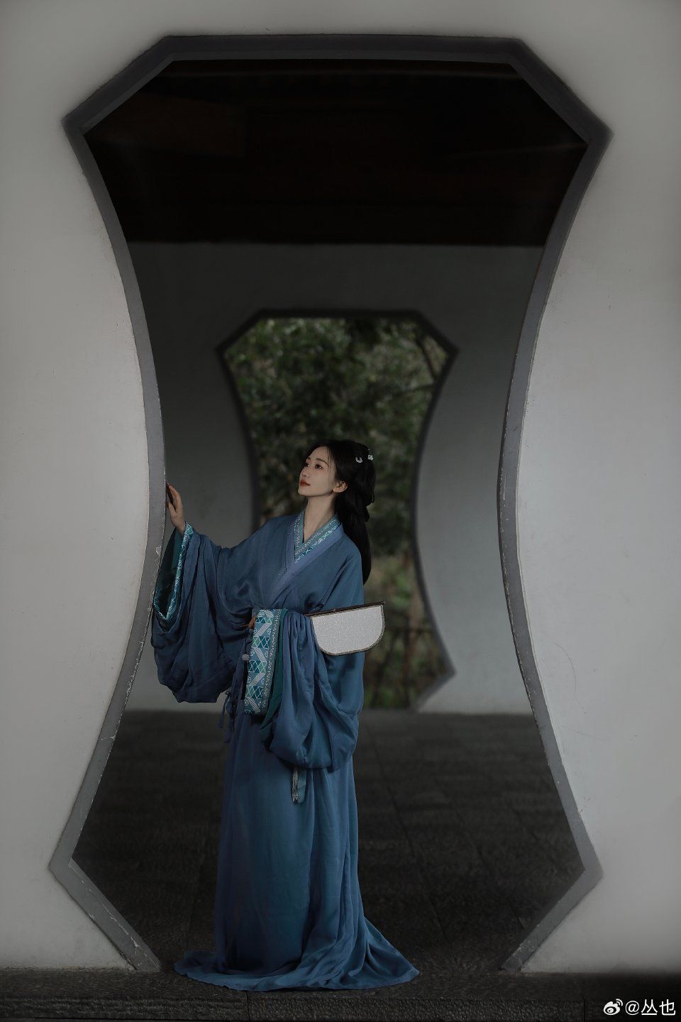 The Splendor of Traditional Chinese Cheongsam:The Guoyun Qipao Story The Splendor of Traditional Chinese Cheongsam:The Guoyun Qipao Story