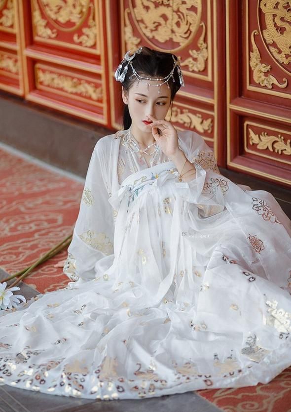 Original Hanfu Splendor:A Night of Traditional Chinese Elegance Original Hanfu Splendor:A Night of Traditional Chinese Elegance