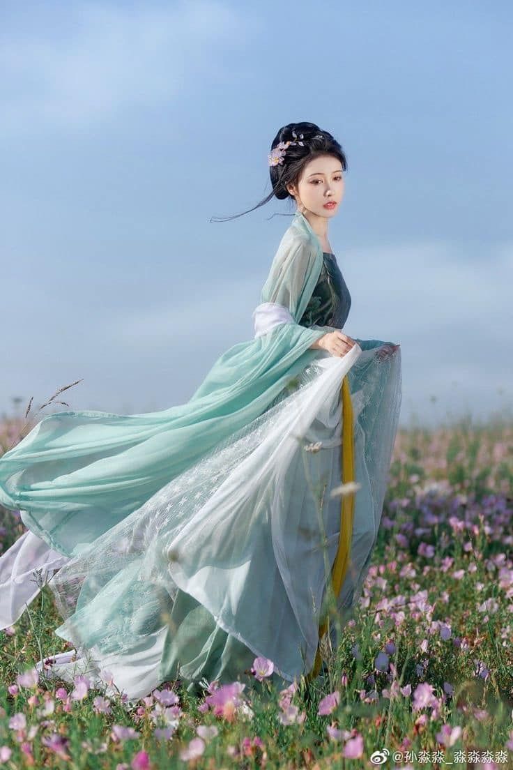 The Versatile Charm of Horseface Skirt and Top Blouses The Versatile Charm of Horseface Skirt and Top Blouses