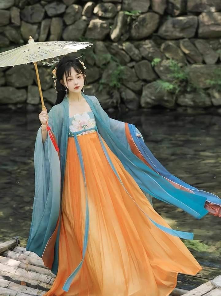 Green Cheongsam:A Symbol of Triumphant Success Green Cheongsam:A Symbol of Triumphant Success
