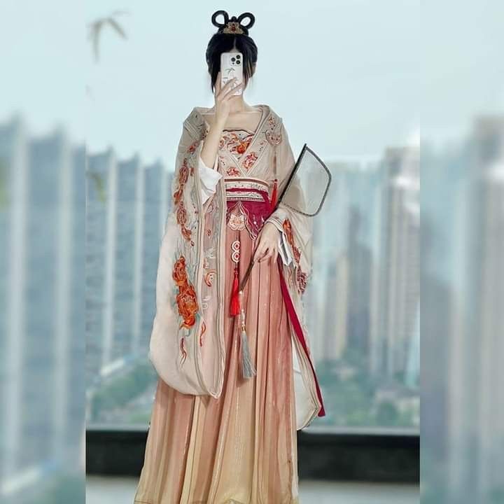 The Revival of Hanfu and Tang-style Clothing in the Late Ming Dynasty The Revival of Hanfu and Tang-style Clothing in the Late Ming Dynasty