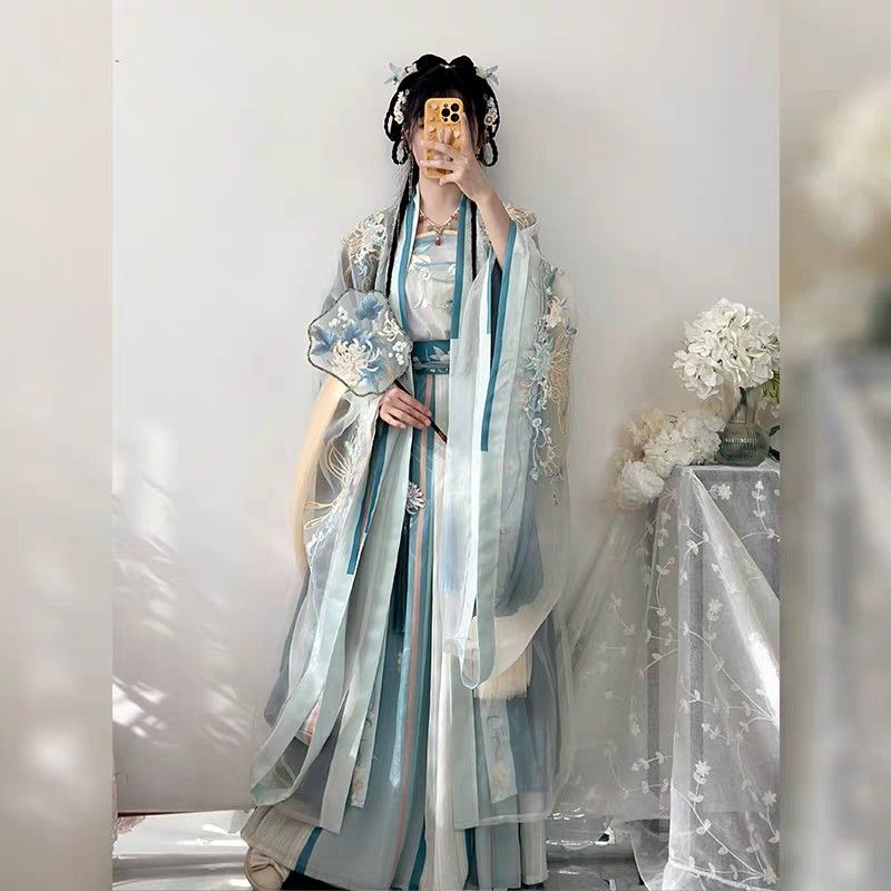 The Enigma of a Martial Beauty:The Ancient Costume of the Warrior-Poetess The Enigma of a Martial Beauty:The Ancient Costume of the Warrior-Poetess