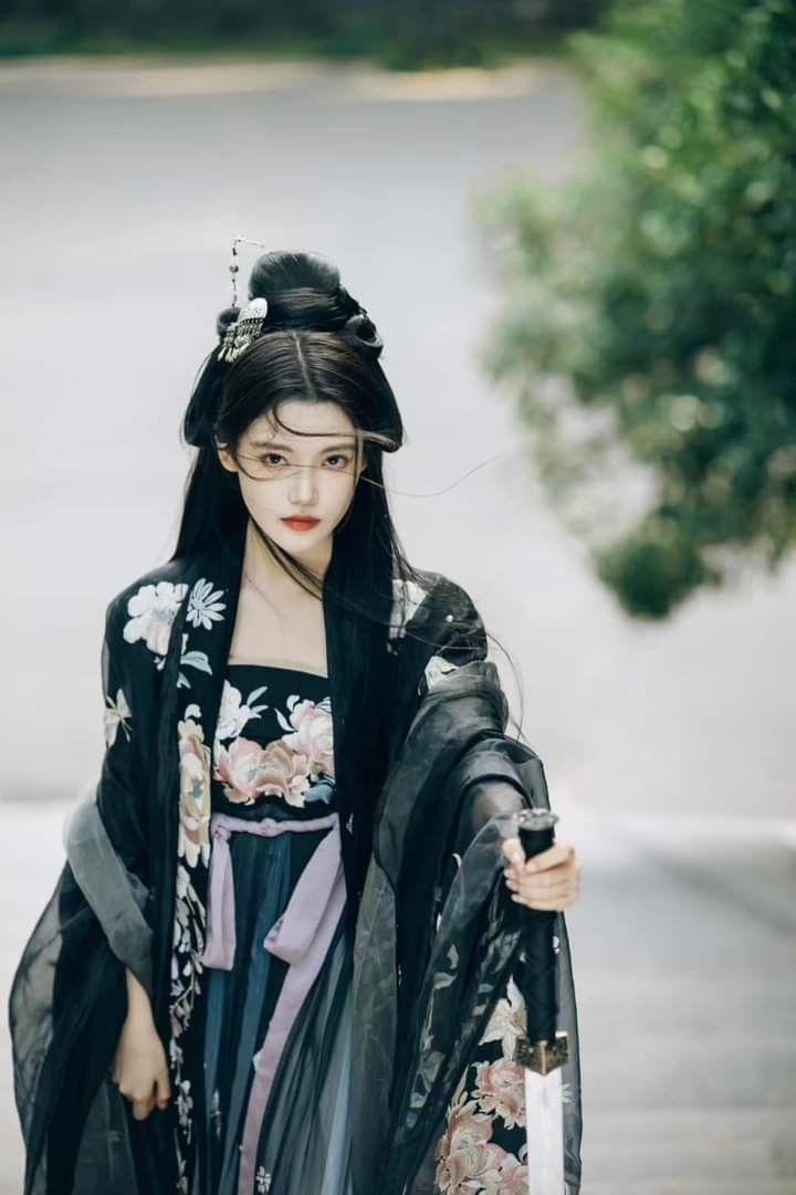 Modernizing the Classic:The Evolution of Tangzhuang Cheongsam-Inspired Dress Modernizing the Classic:The Evolution of Tangzhuang Cheongsam-Inspired Dress