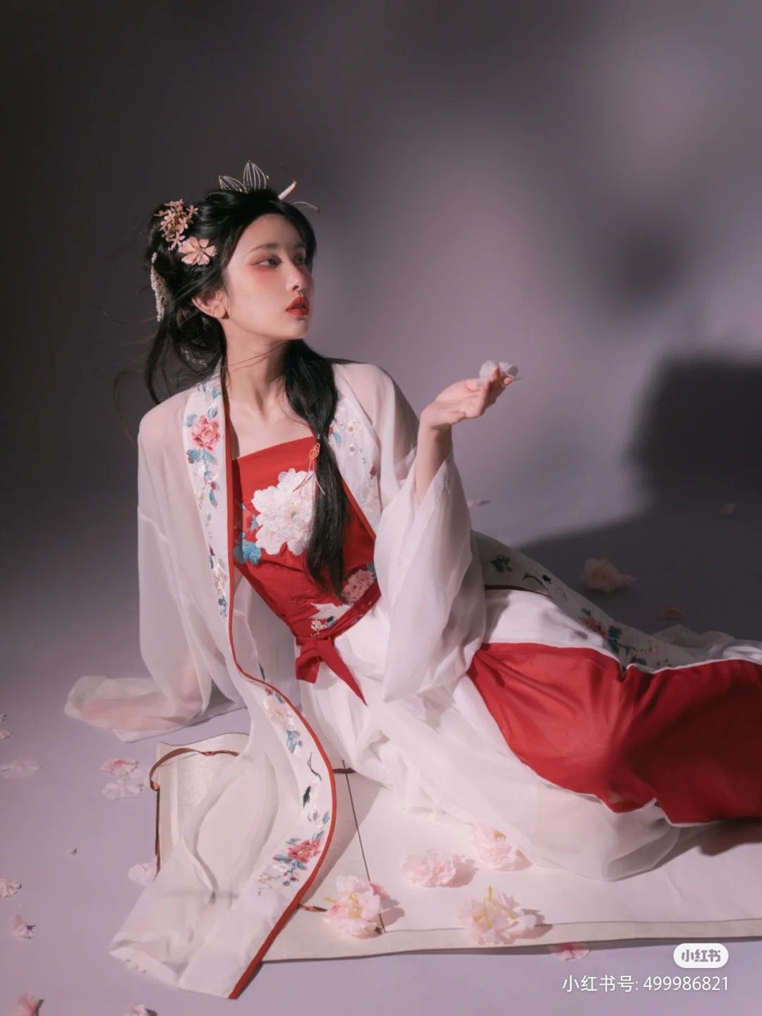 Elastic and Thin Cheongsam Qipao:A Fashionable Classic Elastic and Thin Cheongsam Qipao:A Fashionable Classic