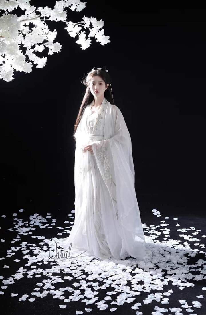 Reinventing Traditional Hanfu Coats for Modern Daily Wear Reinventing Traditional Hanfu Coats for Modern Daily Wear