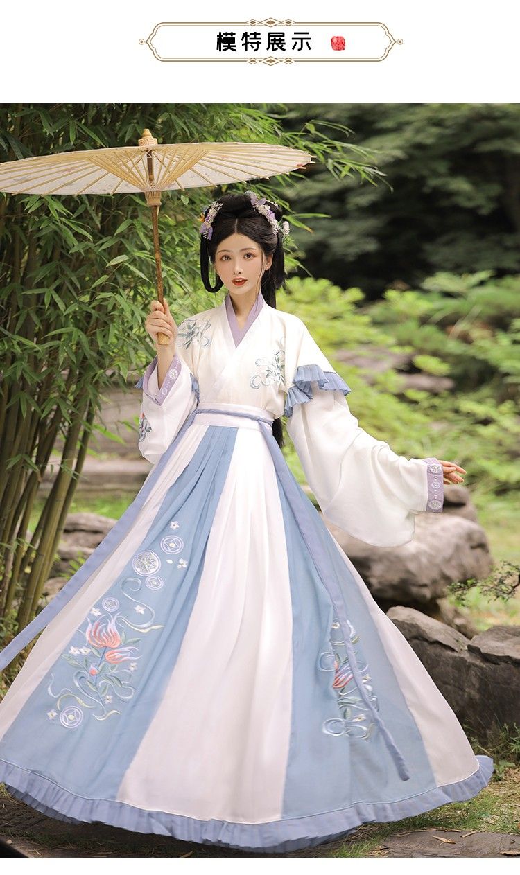The Journey of a Modern Student in Traditional Tang-Style Hanfu The Journey of a Modern Student in Traditional Tang-Style Hanfu