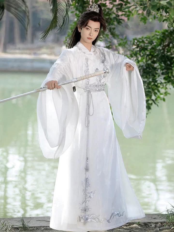 Moonlit Epiphany:The Charm of Ma mian Qun Skirt with the Blooming Night Flower Moonlit Epiphany:The Charm of Ma mian Qun Skirt with the Blooming Night Flower