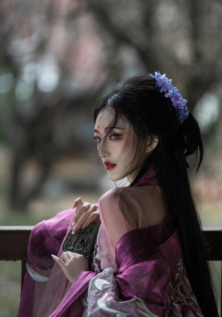 Embracing Modernity in Traditional Qipao:The Evolution of Three-Color Improved Cheongsam Embracing Modernity in Traditional Qipao:The Evolution of Three-Color Improved Cheongsam