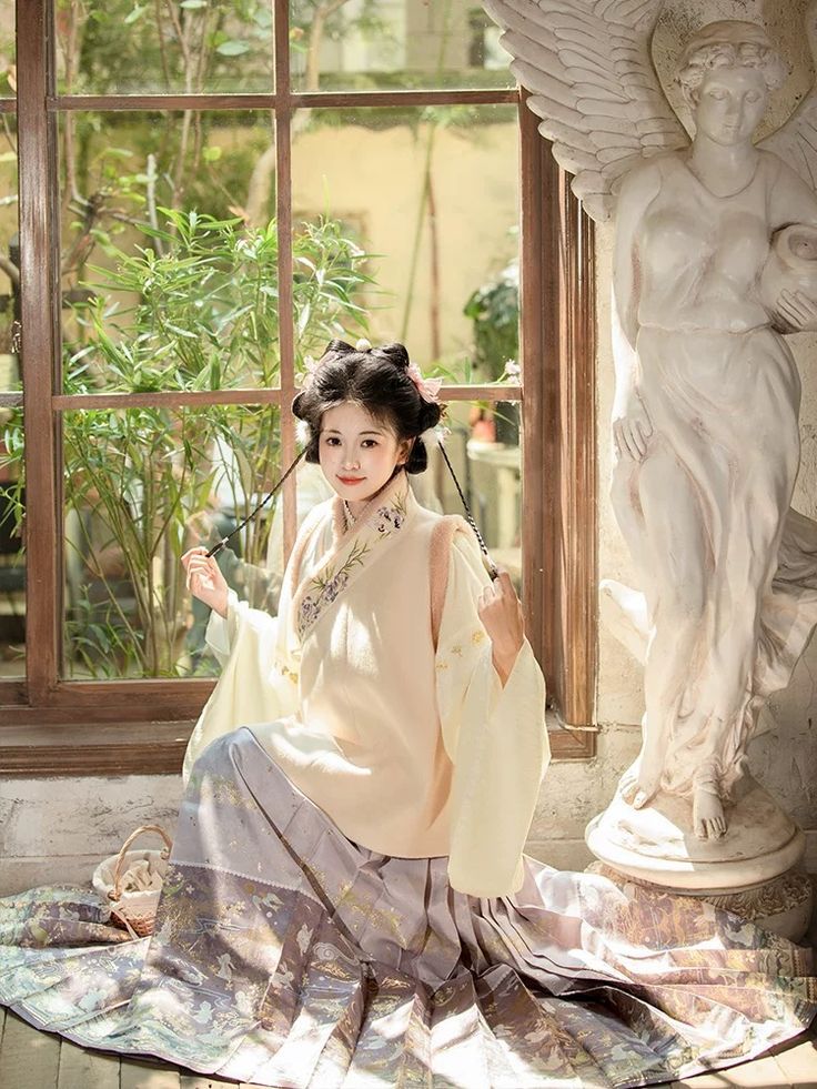 Embracing the Elegance of Cheongsam Accessories:A Guide to Headdresses and Hair Ornaments Embracing the Elegance of Cheongsam Accessories:A Guide to Headdresses and Hair Ornaments