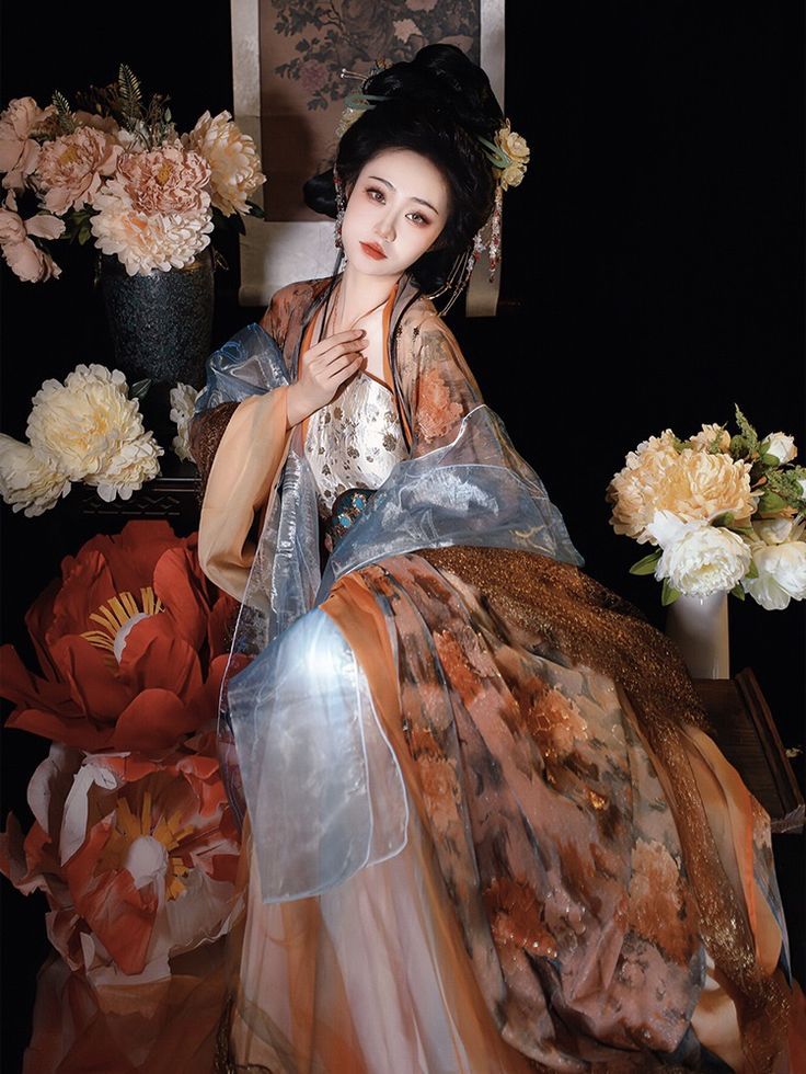 Red Glittery Cheongsam:A Blend of Tradition and Modernity Red Glittery Cheongsam:A Blend of Tradition and Modernity