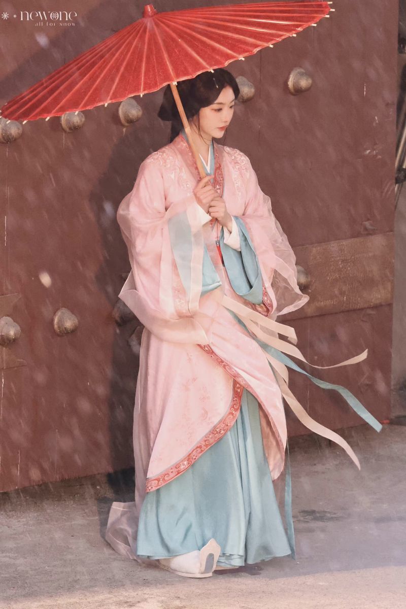 Original Hanfu Design by Yao Yunxi:Embracing Traditional Elegance Original Hanfu Design by Yao Yunxi:Embracing Traditional Elegance