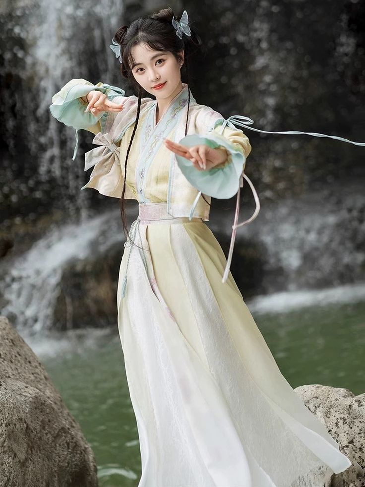 Summer Hanfu Fashion:The Besties Guide to Styling with Sisterly Bond Summer Hanfu Fashion:The Besties Guide to Styling with Sisterly Bond