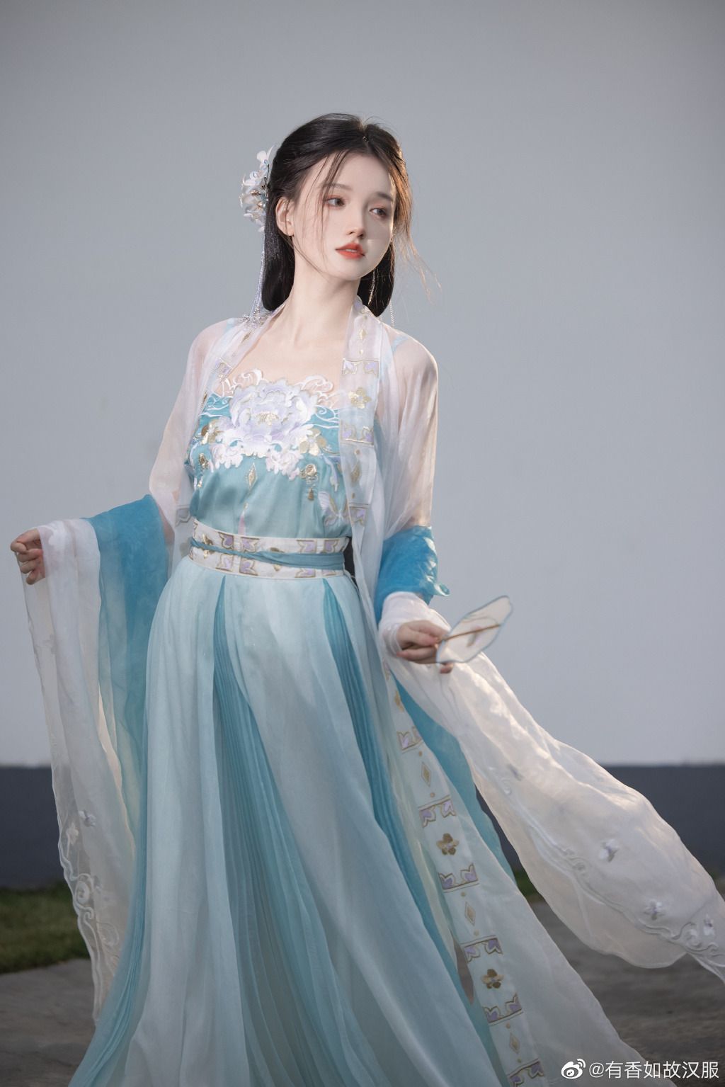 Pandas in Cheongsam:Embracing the Largeness Pandas in Cheongsam:Embracing the Largeness