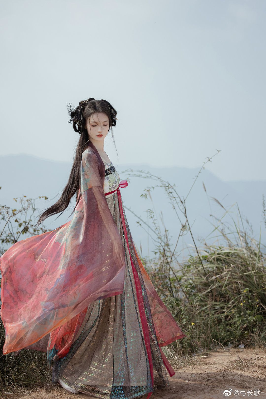 The Splendor of Hanfu in Honor of Queen Wu Zetian in Arena of Valor The Splendor of Hanfu in Honor of Queen Wu Zetian in Arena of Valor