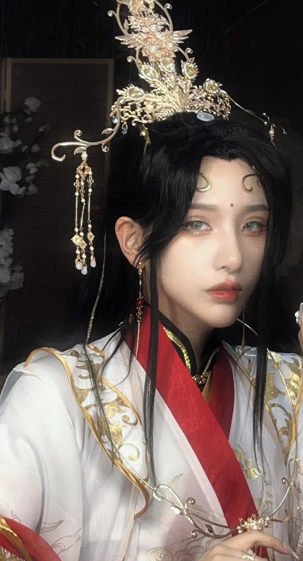 Reinventing Hanfu:Incorporating Dunhuang Flying Apsaras Elements into Modern Fashion Reinventing Hanfu:Incorporating Dunhuang Flying Apsaras Elements into Modern Fashion