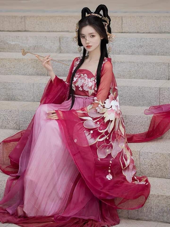 Red Cheongsam Evolution:Embracing Modernity in the Youthful Style of a Traditional Icon Red Cheongsam Evolution:Embracing Modernity in the Youthful Style of a Traditional Icon