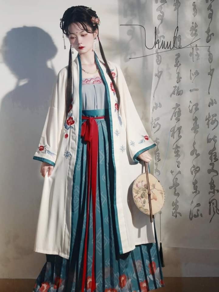 Hanfu Fashion:Exploring the Essence of Traditional Chinese Clothing in Han Style Hanfu Fashion:Exploring the Essence of Traditional Chinese Clothing in Han Style