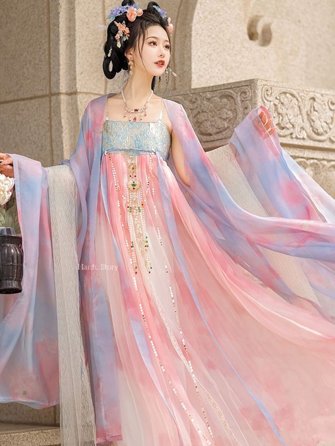The Splendor of Ming-Style Hanfu Wedding Gowns:A Focus on Craftsmanship The Splendor of Ming-Style Hanfu Wedding Gowns:A Focus on Craftsmanship