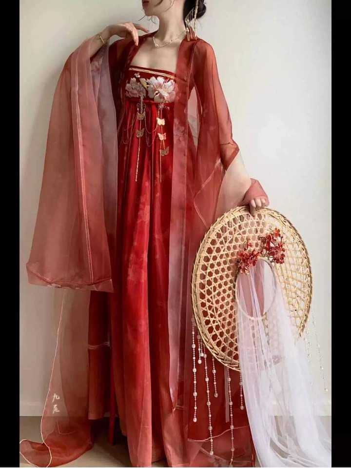 The Splendor of Hanfu:The Tang-Style and Its Ancient Charm The Splendor of Hanfu:The Tang-Style and Its Ancient Charm