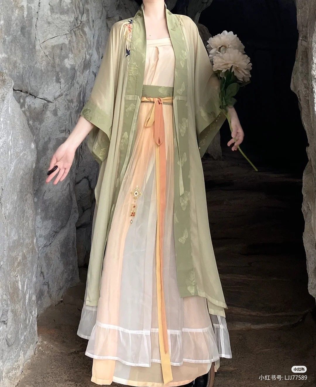 Maternal-Child Traditional Chinese Hanfu Fashion:Embracing the Essence of Chinese Culture Maternal-Child Traditional Chinese Hanfu Fashion:Embracing the Essence of Chinese Culture