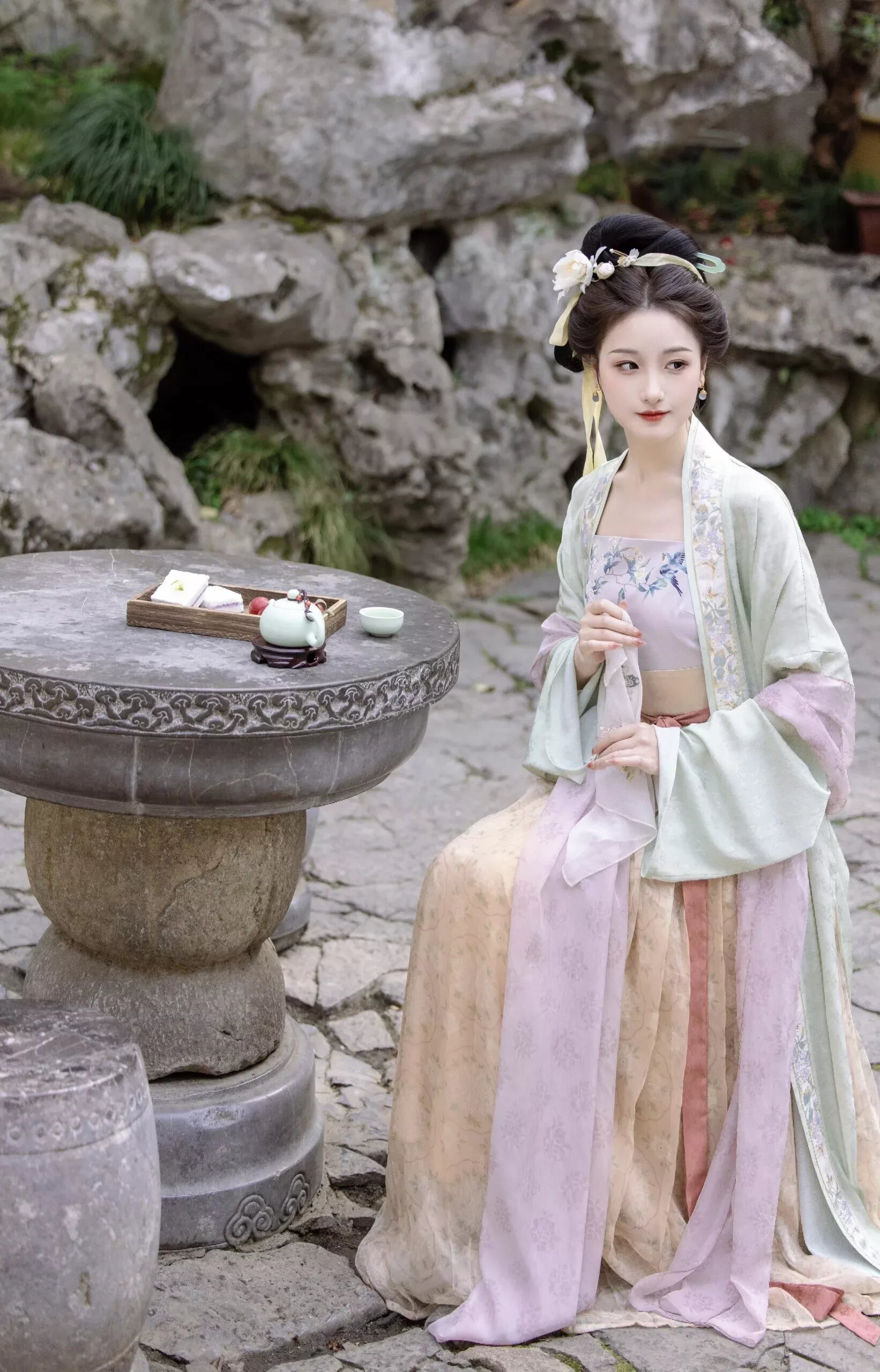 The Story of Cheongsam Shoes in Spring and Autumn The Story of Cheongsam Shoes in Spring and Autumn