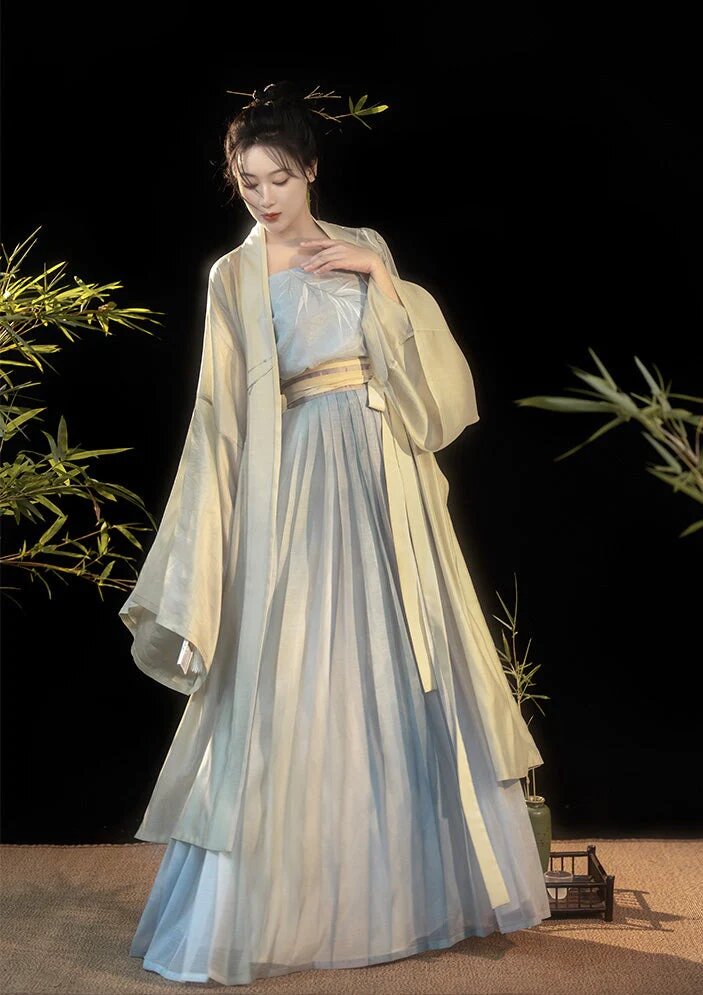 The Celebration of Chinese New Year:The Revival of Hanfu for Twelve-Year-Olds The Celebration of Chinese New Year:The Revival of Hanfu for Twelve-Year-Olds