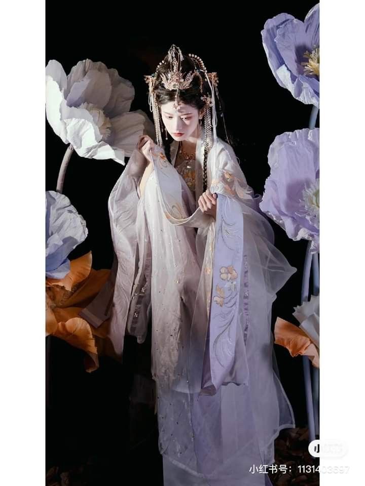 Elegant Lady in a Glamor of Classy Cheongsam:Embracing the Essence of High-End Fashion Elegant Lady in a Glamor of Classy Cheongsam:Embracing the Essence of High-End Fashion