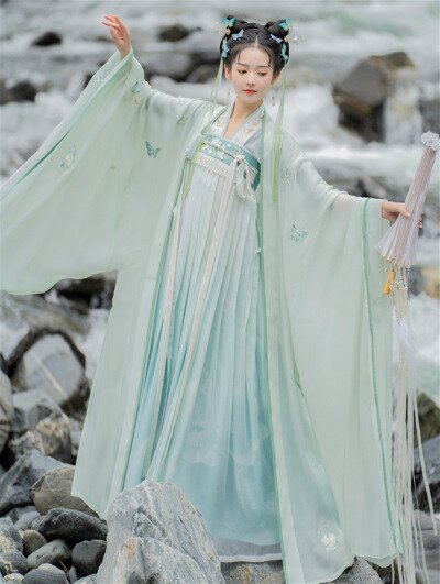 The Elegance of Skirt-QuipéA Full-Length Exploration of Traditional Chinese Clothing The Elegance of Skirt-QuipéA Full-Length Exploration of Traditional Chinese Clothing
