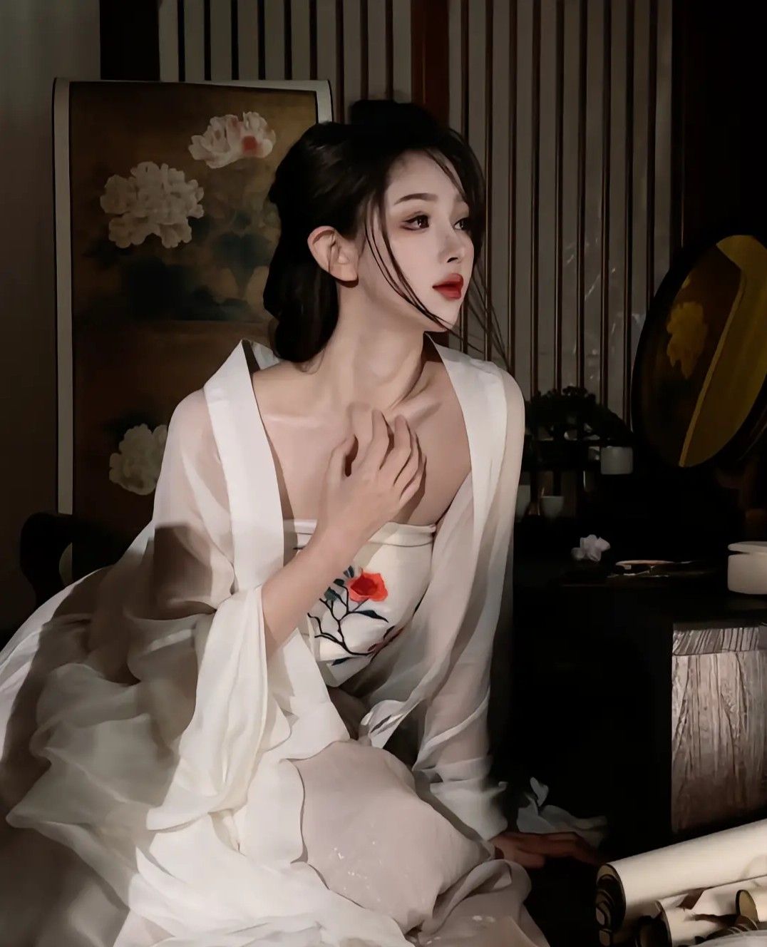 Traditional Hair Ornaments of Qing and Hanfu Styles for Chinese Women:A Detailed Exploration Traditional Hair Ornaments of Qing and Hanfu Styles for Chinese Women:A Detailed Exploration