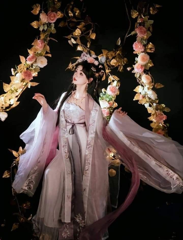 The Integrated Hanfu Hair Bun:A Comprehensive Guide to Styling Traditional One-Piece Hanfu Hairdos The Integrated Hanfu Hair Bun:A Comprehensive Guide to Styling Traditional One-Piece Hanfu Hairdos
