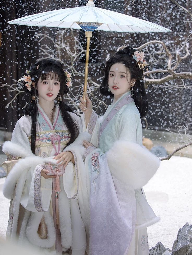 Reinventing the Qipao:Plus Size Innovations in Traditional Chinese Dress Reinventing the Qipao:Plus Size Innovations in Traditional Chinese Dress