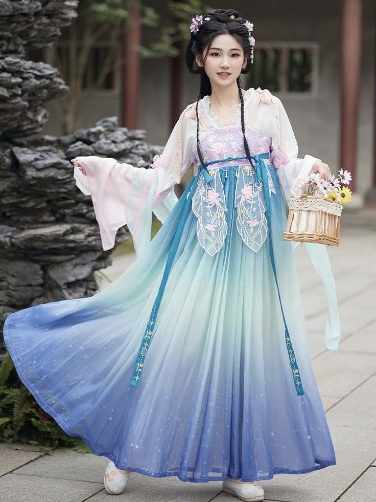 Embracing the New Neo-Chinese Style:The Revival of the Cheongsam Skirt with Modern Stiletto Heels Embracing the New Neo-Chinese Style:The Revival of the Cheongsam Skirt with Modern Stiletto Heels