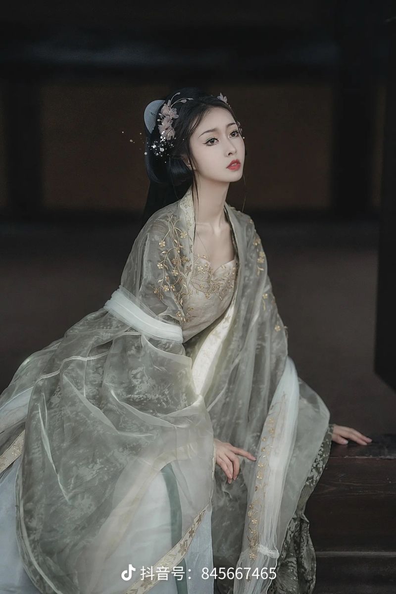 Green Hanfu Shoes for Little Girls:A Glimpse into Traditional Chinese Fashion Green Hanfu Shoes for Little Girls:A Glimpse into Traditional Chinese Fashion