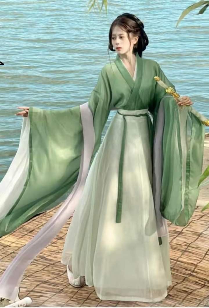 Peach Blossom Locks and Hanfu:Exploring the Enchantment of Traditional Chinese Clothing Peach Blossom Locks and Hanfu:Exploring the Enchantment of Traditional Chinese Clothing
