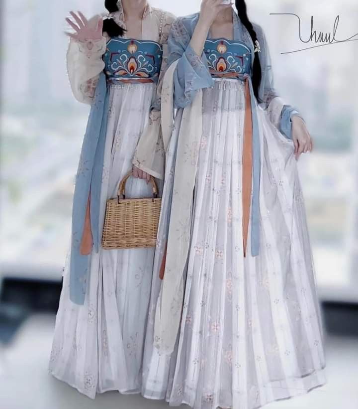 The Elegance of Qipao in Engagement Ceremony:Embracing the Traditional Beauty for a Perfect Fit The Elegance of Qipao in Engagement Ceremony:Embracing the Traditional Beauty for a Perfect Fit