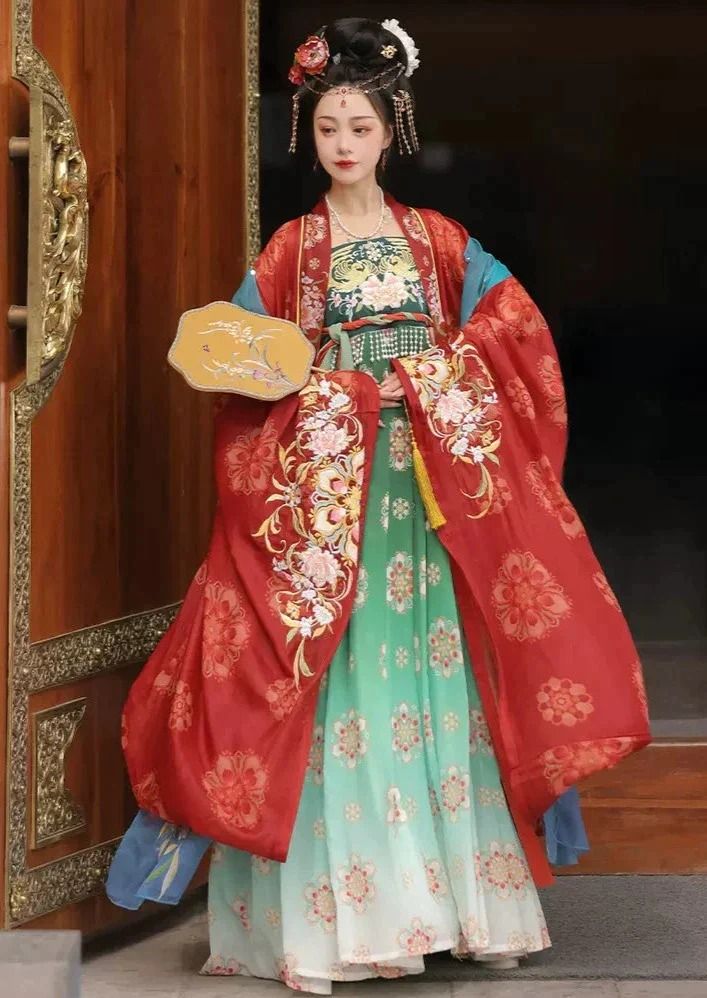 The Art of Pairing Cheongsam with Mid-Heeled Shoes The Art of Pairing Cheongsam with Mid-Heeled Shoes