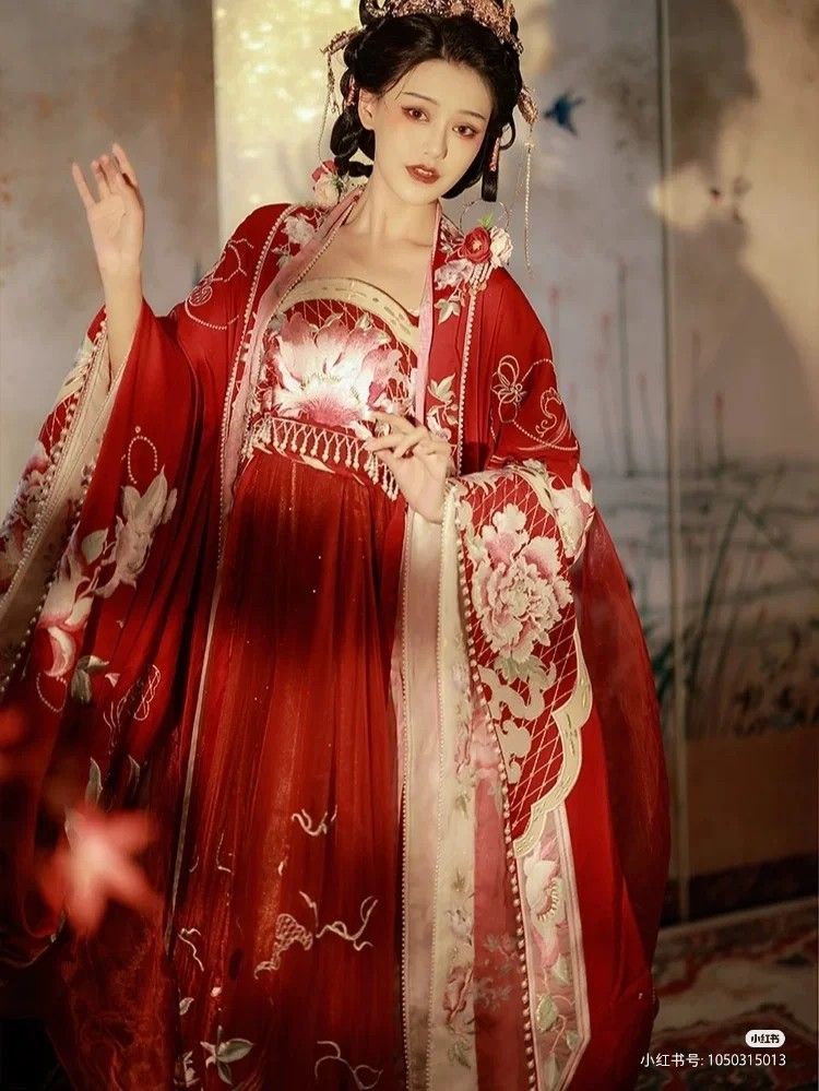 Summer Classics:The Elegance of Song Dynasty Hanfu Fashion Summer Classics:The Elegance of Song Dynasty Hanfu Fashion
