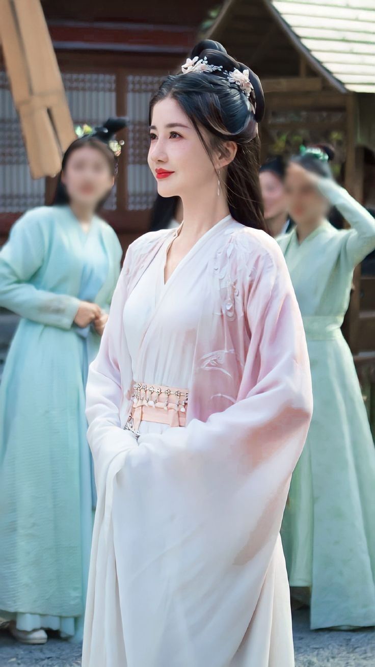Summer Girls Lightweight Skirt in Traditional Hanfu Fashion:A Closer Look Summer Girls Lightweight Skirt in Traditional Hanfu Fashion:A Closer Look