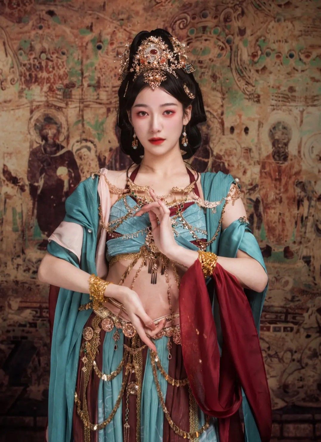 Low-Heeled Shoes for Traditional Chinese Cheongsam:A Fashionable Blend Low-Heeled Shoes for Traditional Chinese Cheongsam:A Fashionable Blend