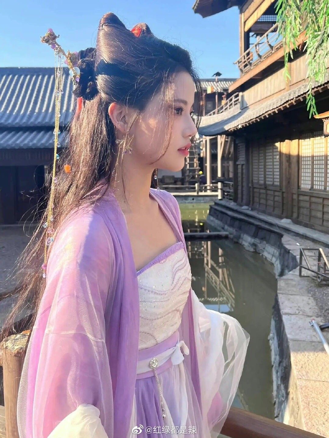 Affordable Authentic Hanfu Costumes:The Charm of Waisted-Length Styles Affordable Authentic Hanfu Costumes:The Charm of Waisted-Length Styles